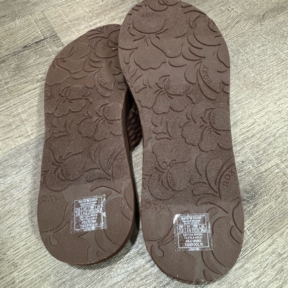Roxy Flip Flops - Picture 3 of 4
